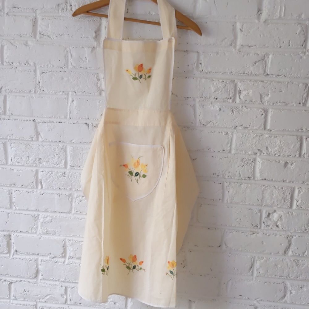 Vintage Embroidered Apron, cream w yellow flowers